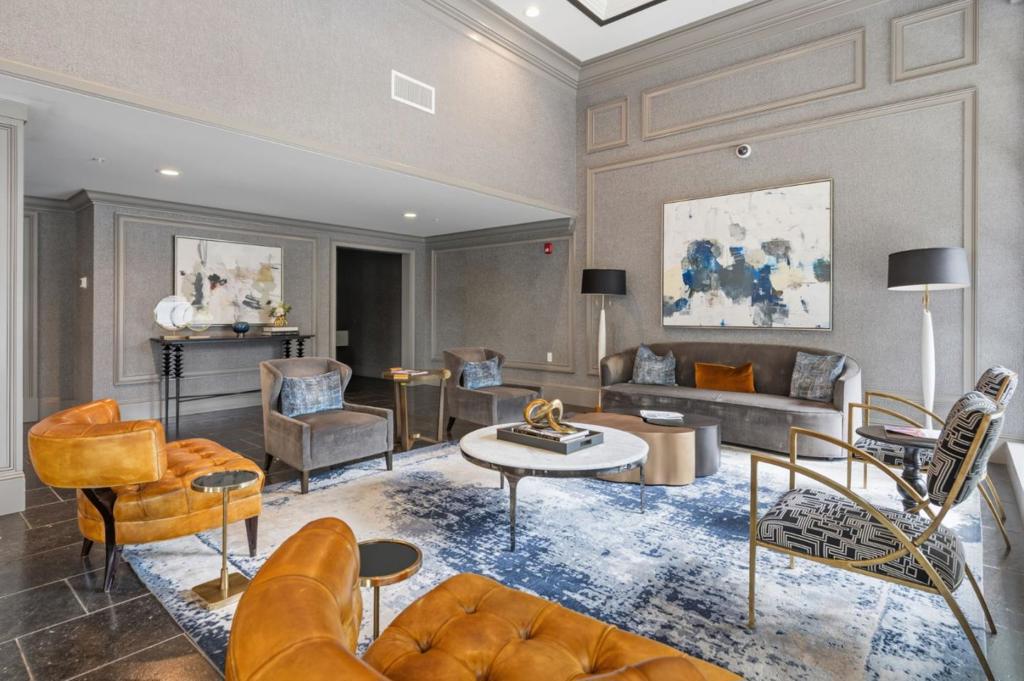 Photo of 657 Walnut Street #303, San Carlos, CA 94070 (MLS # ML82060659)