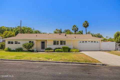Photo of 912 Calle Tulipan, Thousand Oaks, CA 91360 (MLS # 226004063)