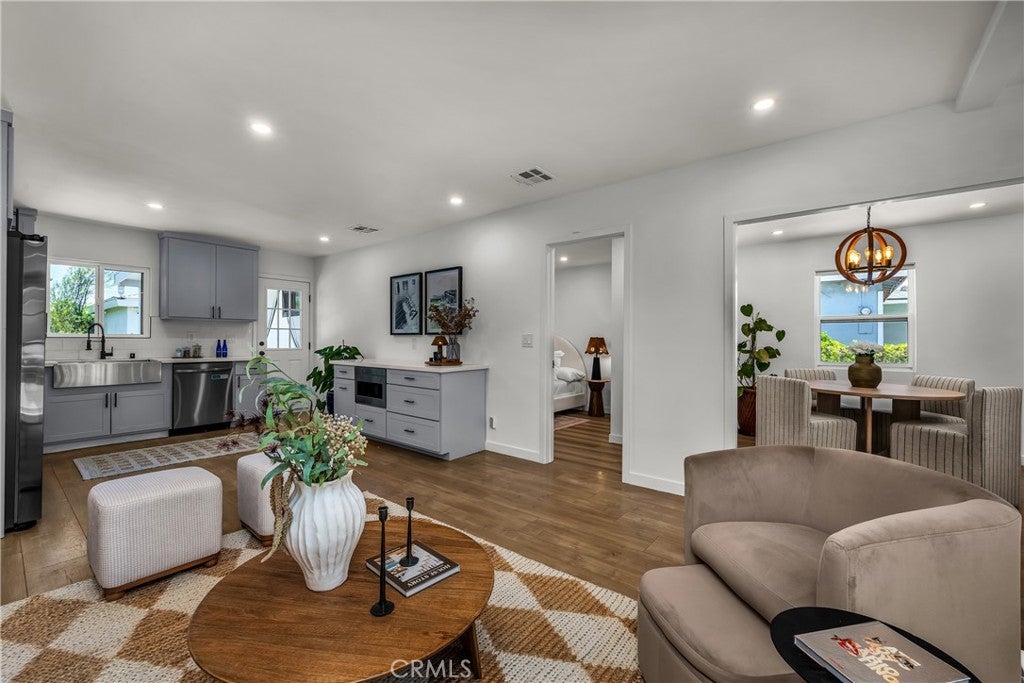 2107 W 237th