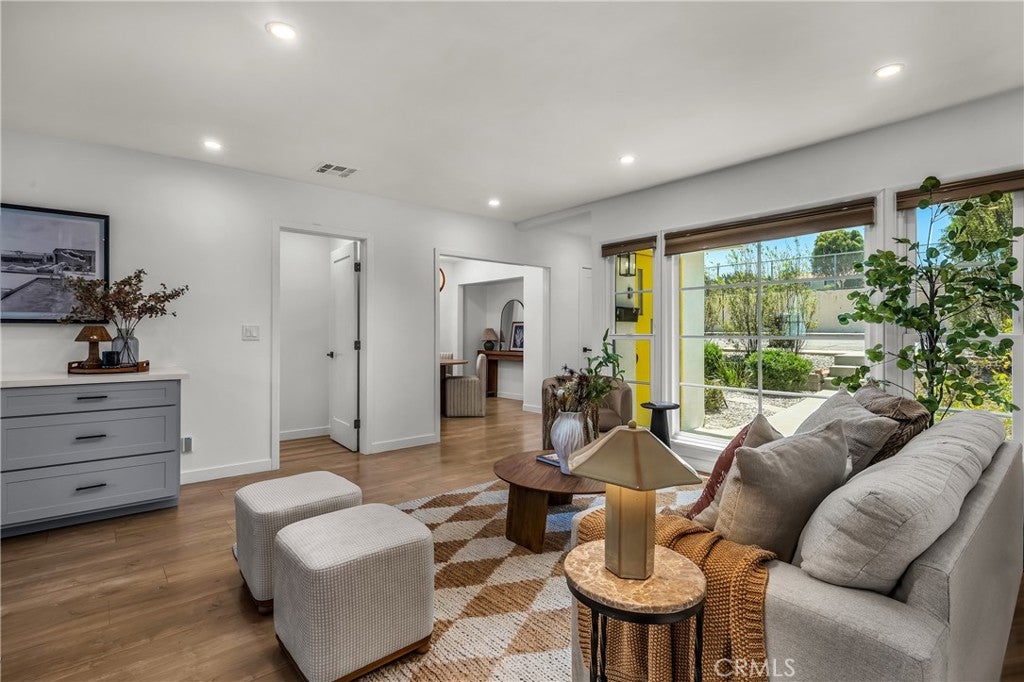 2107 W 237th