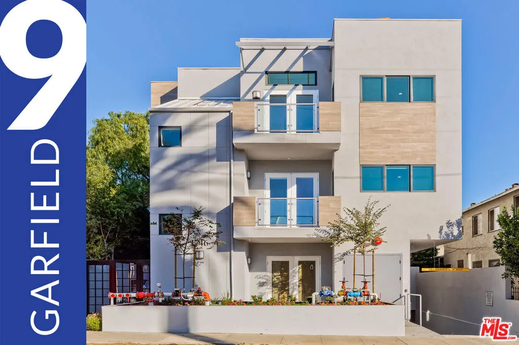 Los Angeles, California 90028, United States, 3 Bedrooms Bedrooms, ,3 BathroomsBathrooms,Residential,Pending,62214