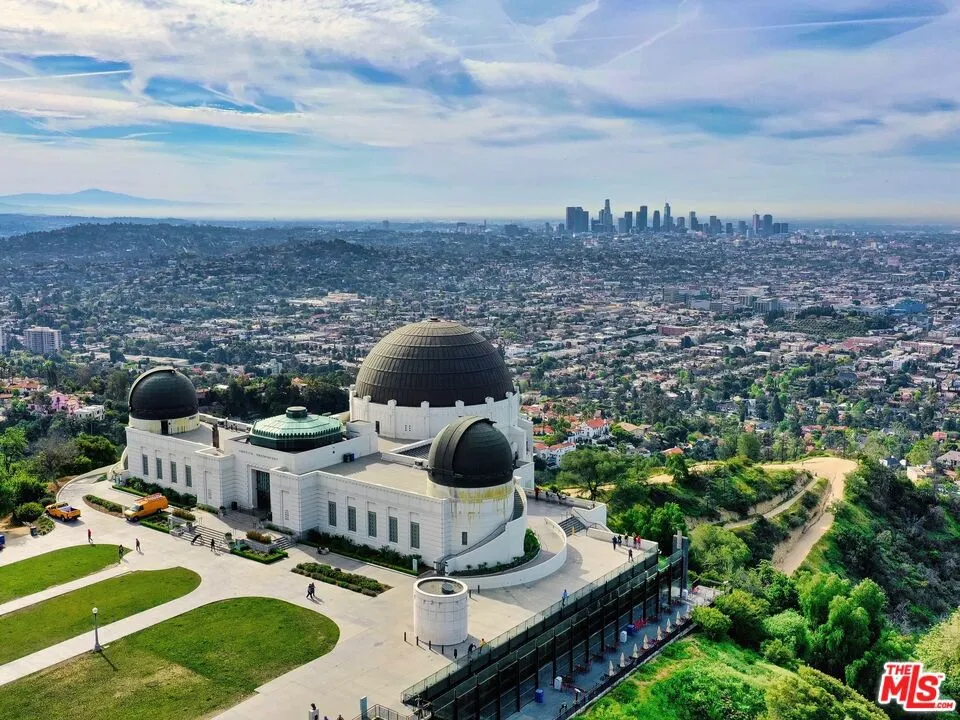 Los Angeles, California 90028, United States, 3 Bedrooms Bedrooms, ,3 BathroomsBathrooms,Residential,Pending,62214