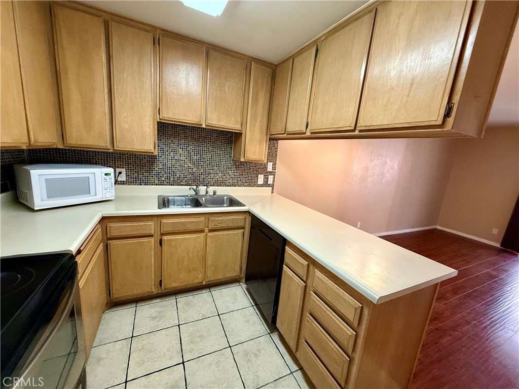 Welcome to 6815 Remmet Ave #209, a delightful 1-bedroom, 1-bathroom condo available for rent in the vibrant community of Canoga Park. This well-maintained unit offers a perfect blend of comfort and convenience, ideal for those seeking a cozy home. Step inside to find a bright and spacious living area that flows seamlessly into the dining space, perfect for relaxation and entertaining. The kitchen is equipped with modern appliances and ample storage, making meal prep a breeze. The generously sized bedroom provides a peaceful retreat, complete with plenty of closet space. The bathroom features contemporary fixtures and finishes, ensuring a fresh and inviting atmosphere. Enjoy your private balcony off the living room and the added perks of living in a community that offers amenities such as a sparkling pool, spa, and well-kept grounds. With easy access to shopping, dining, and public transportation, this location is perfect for those looking to enjoy all that Canoga Park has to offer. Don’t miss the opportunity to make this charming condo your new home! Schedule a viewing today and experience the comfort of 6815 Remmet Ave #209!