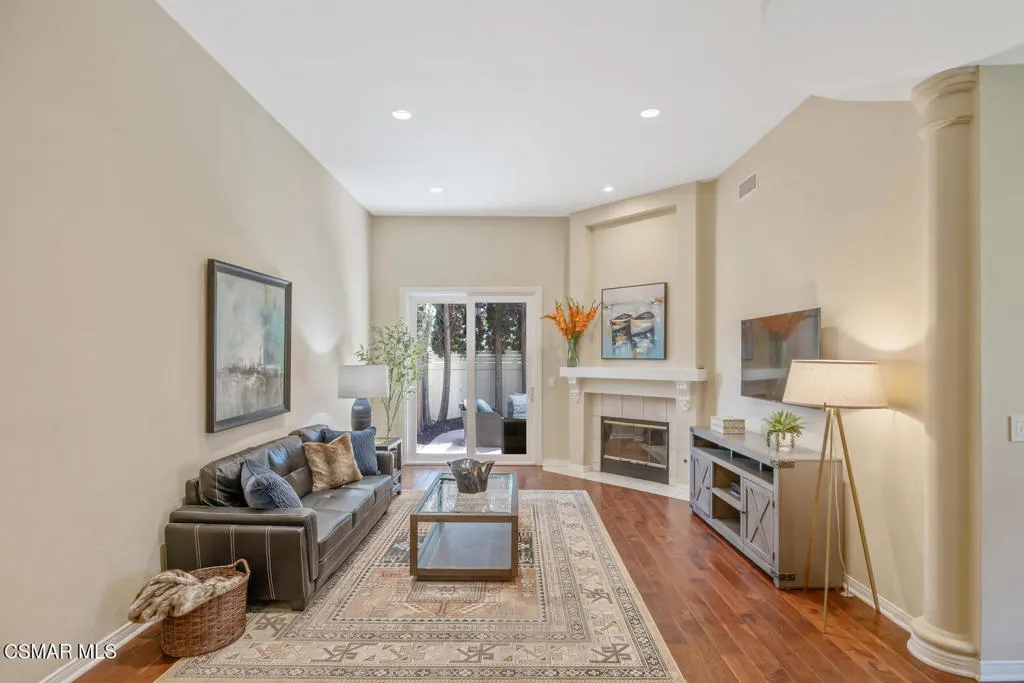 Westlake Village, California 91362, United States, 3 Bedrooms Bedrooms, ,3 BathroomsBathrooms,Residential,Active,161110