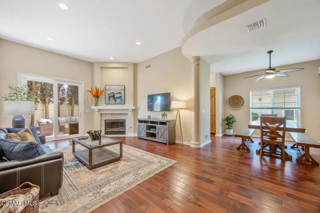 Westlake Village, California 91362, United States, 3 Bedrooms Bedrooms, ,3 BathroomsBathrooms,Residential,Active,161110