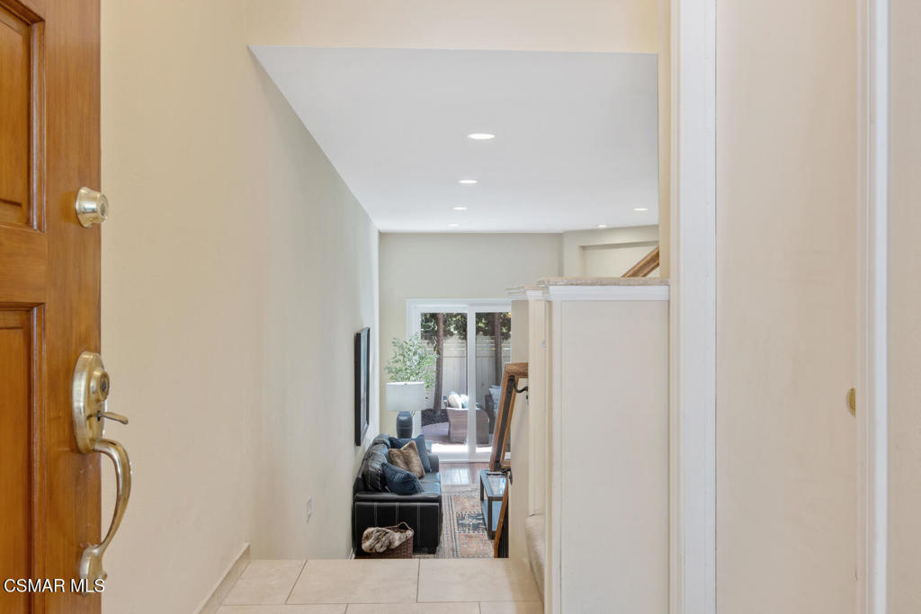 3109 E Hillcrest Drive