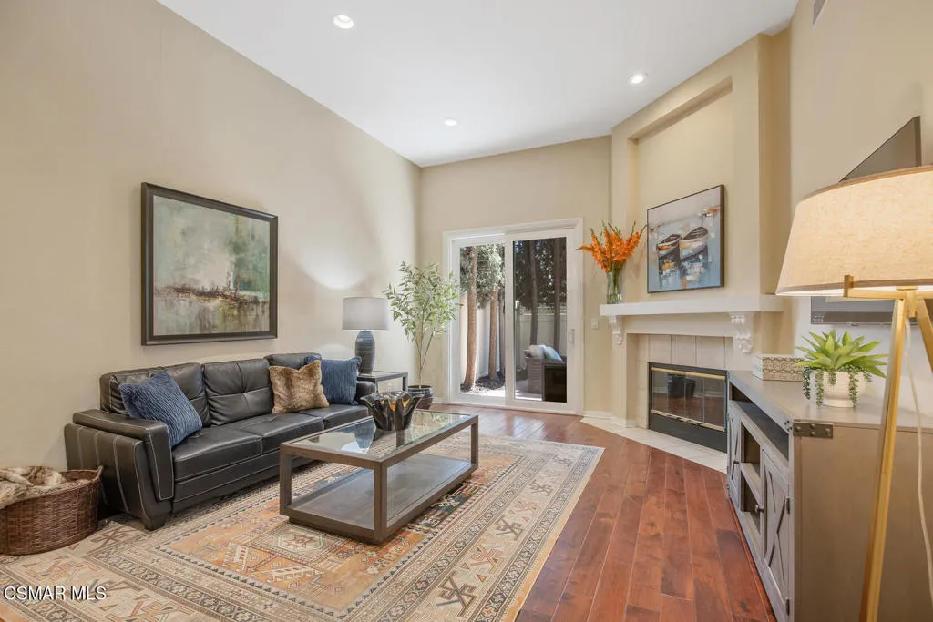 Westlake Village, California 91362, United States, 3 Bedrooms Bedrooms, ,3 BathroomsBathrooms,Residential,Active,161110