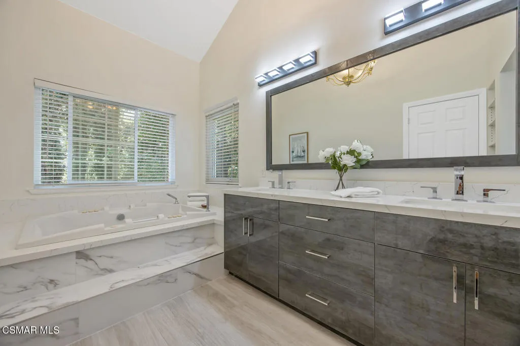 Westlake Village, California 91362, United States, 3 Bedrooms Bedrooms, ,3 BathroomsBathrooms,Residential,Active,161110