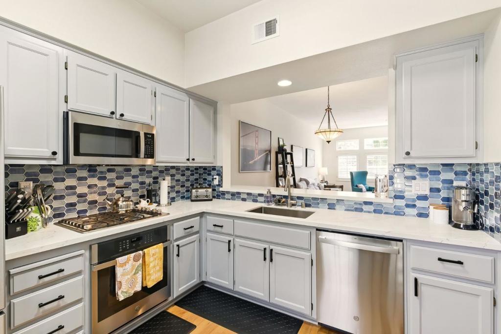 633 Swallowtail Court, Brisbane CA 94005