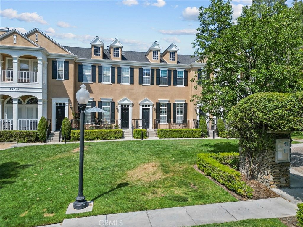 Photo of 24012 Bridgeport Lane #12, Valencia, CA 91355 (MLS # SR26043407)