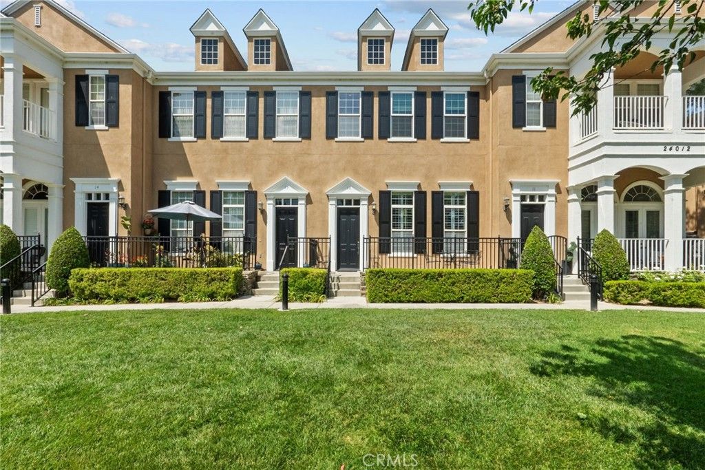 Photo of 24012 Bridgeport Lane #12, Valencia, CA 91355 (MLS # SR26043407)