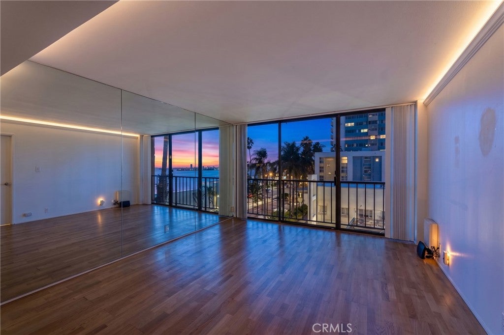1750 E Ocean 501