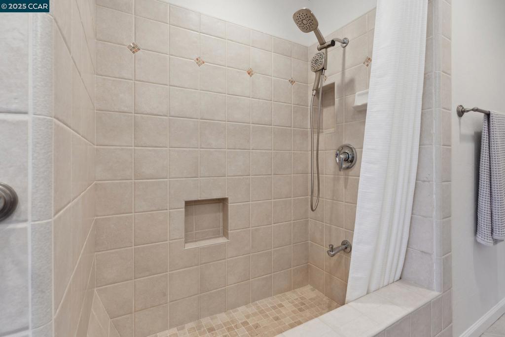 WALNUT HEIGHTS - Residential