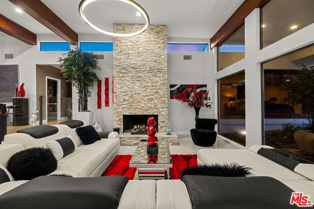 70700 Tamarisk Lane