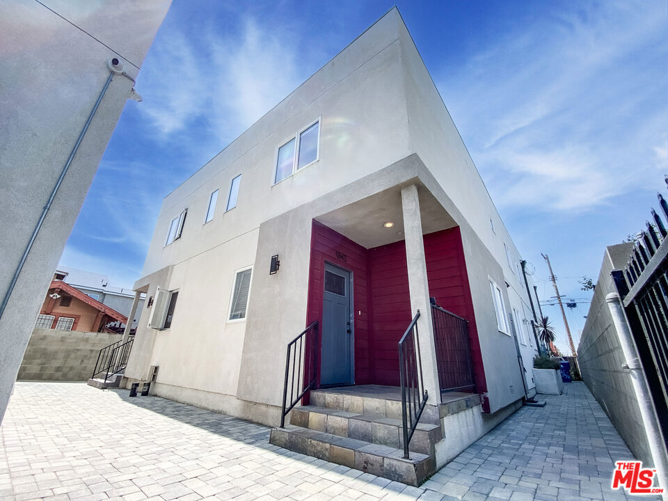 1340 W 37th Street