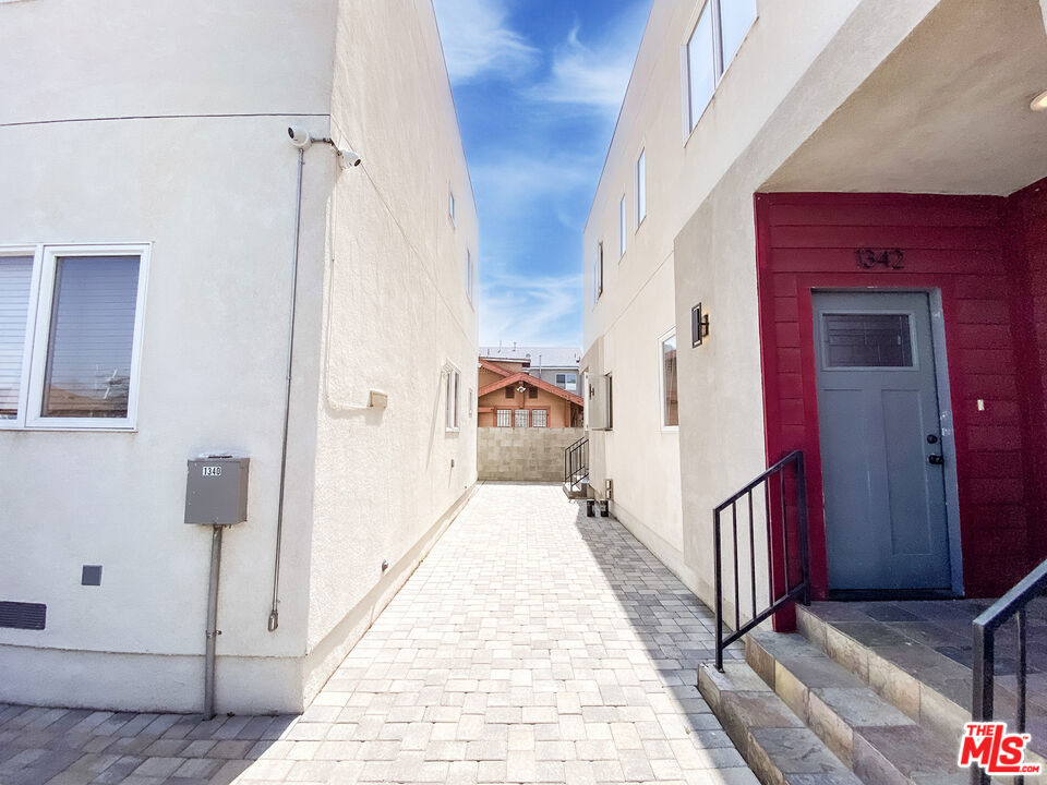 1340 W 37th Street