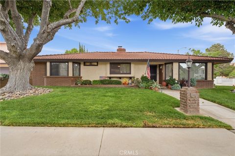Photo of 303 Susan Court, Palmdale, CA 93551 (MLS # SR26153542)
