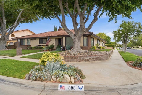 Photo of 303 Susan Court, Palmdale, CA 93551 (MLS # SR26153542)