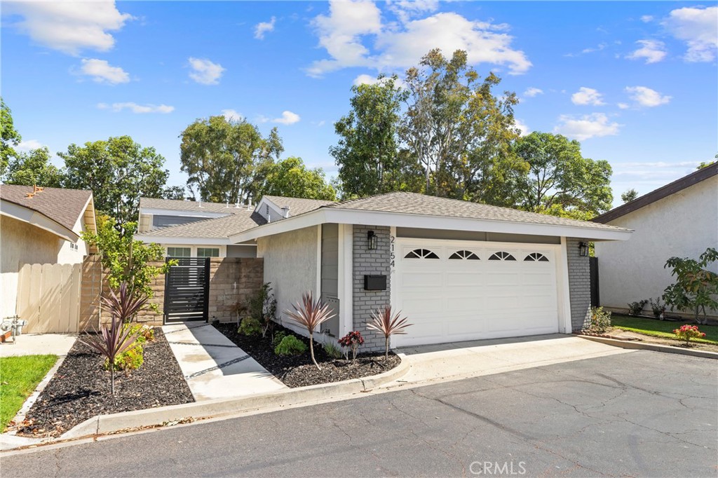 2154 E Wellington