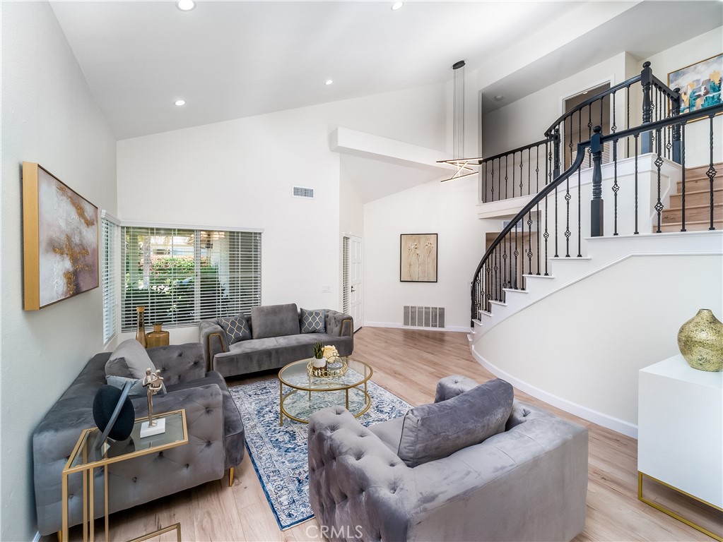 23304 W Vail