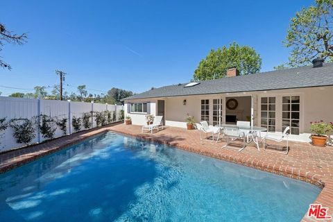 Photo of 864 Bienveneda Avenue, Pacific Palisades, CA 90272 (MLS # 26667975)