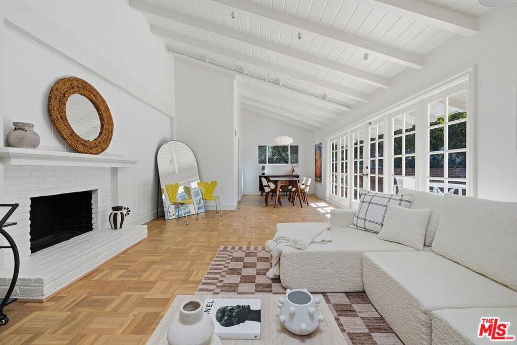 864 Bienveneda Avenue