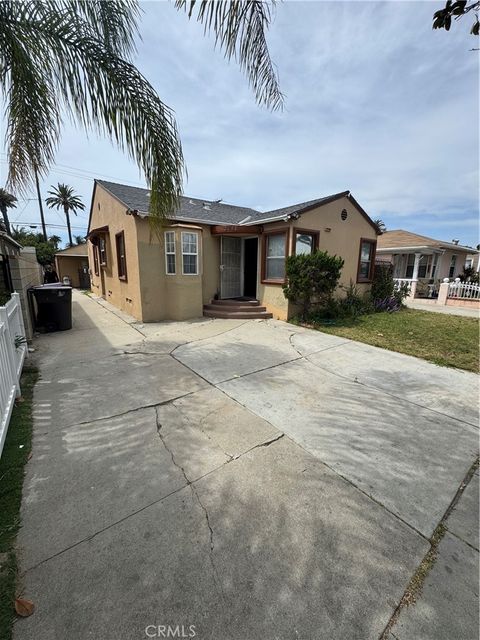 Photo of 2741 Gale Ave, Long Beach, CA 90810 (MLS # CV26085329)