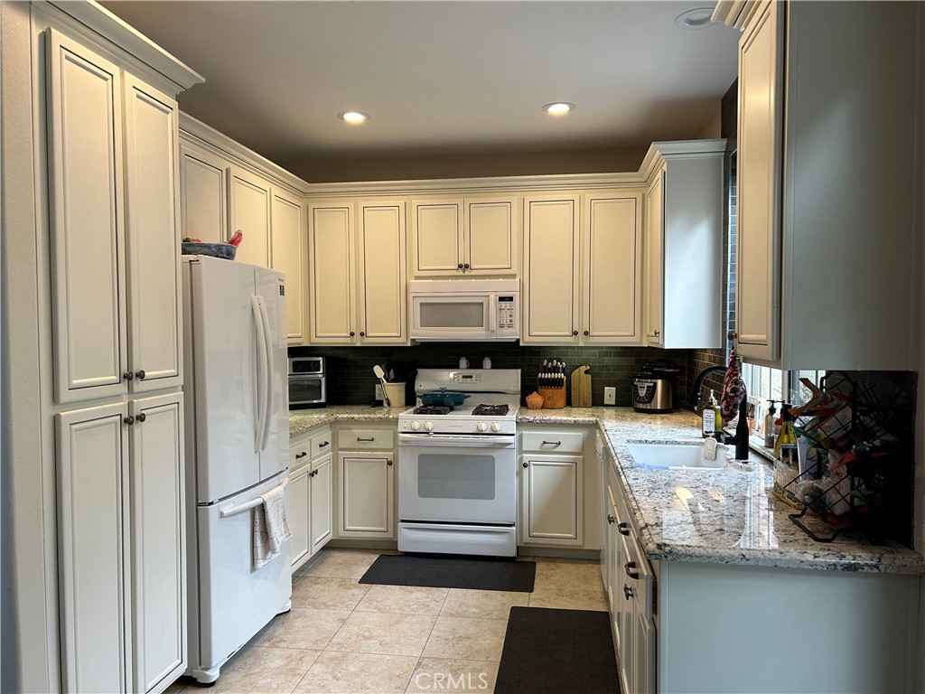 Summer Side (399) - Residential Lease