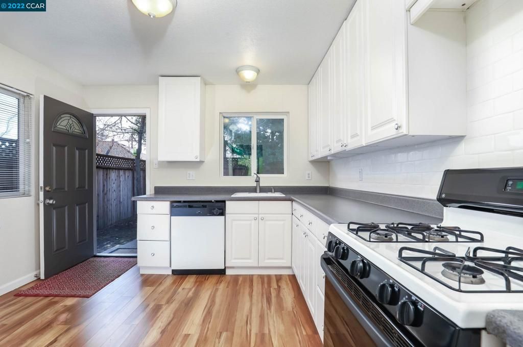 listing image 130729759456202760369