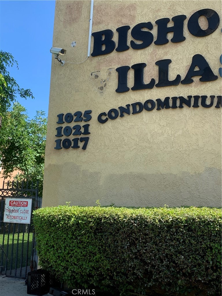 Wonderful multi-story condo available in a very family friendly and securely gated neighborhood! The lay out of the condo with entrances on two difference floors makes it perfect for a multifamily setup, or for possible rental income. The units in this community rarely go up for sale so this is your client's opportunity to be a part of something special.