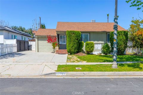 Photo of 17425 Emelita St, Encino, CA 91316 (MLS # GD26068397)