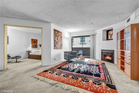 Photo of 35 Linden Ave Unit 304 AVE, Long Beach, CA 90802 (MLS # OC26147282)