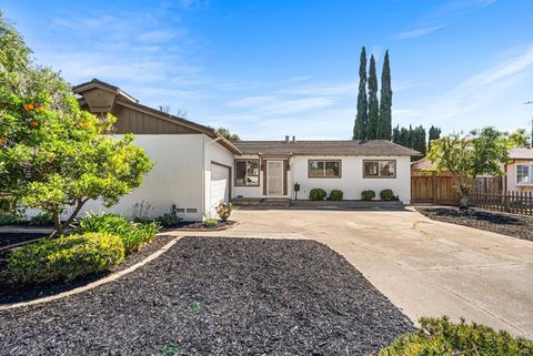 Photo of 966 Chelan Drive, Sunnyvale, CA 94087 (MLS # ML82041927)
