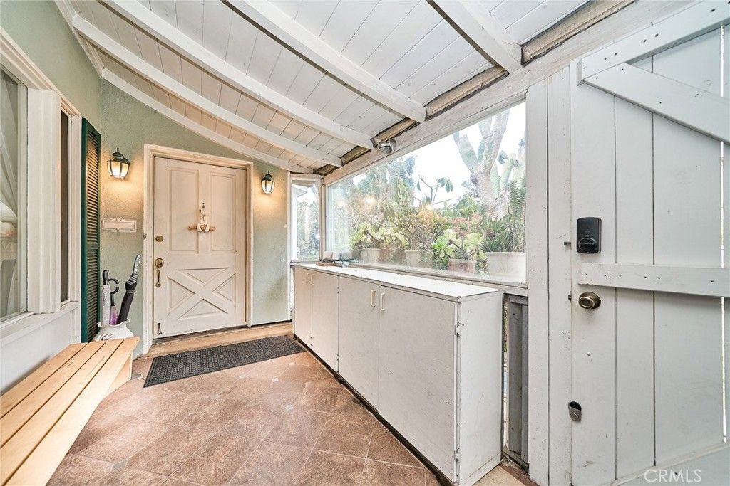 Photo of 1128 S Citrus Avenue, Los Angeles, CA 90019 (MLS # PW26044868)