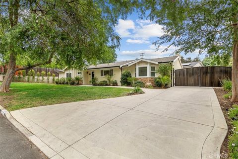 Photo of 2162 Montgomery Road Rd, Thousand Oaks, CA 91360 (MLS # SR26069481)