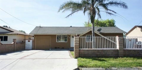 Photo of 633 W 48th ST, San Bernardino, CA 92407 (MLS # IV26210096)