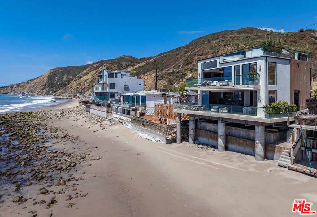 Photo of 18954 Pacific Coast Highway, Malibu, CA 90265 (MLS # 25608175)