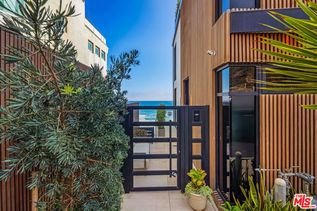 Photo of 18954 Pacific Coast Highway, Malibu, CA 90265 (MLS # 25608175)