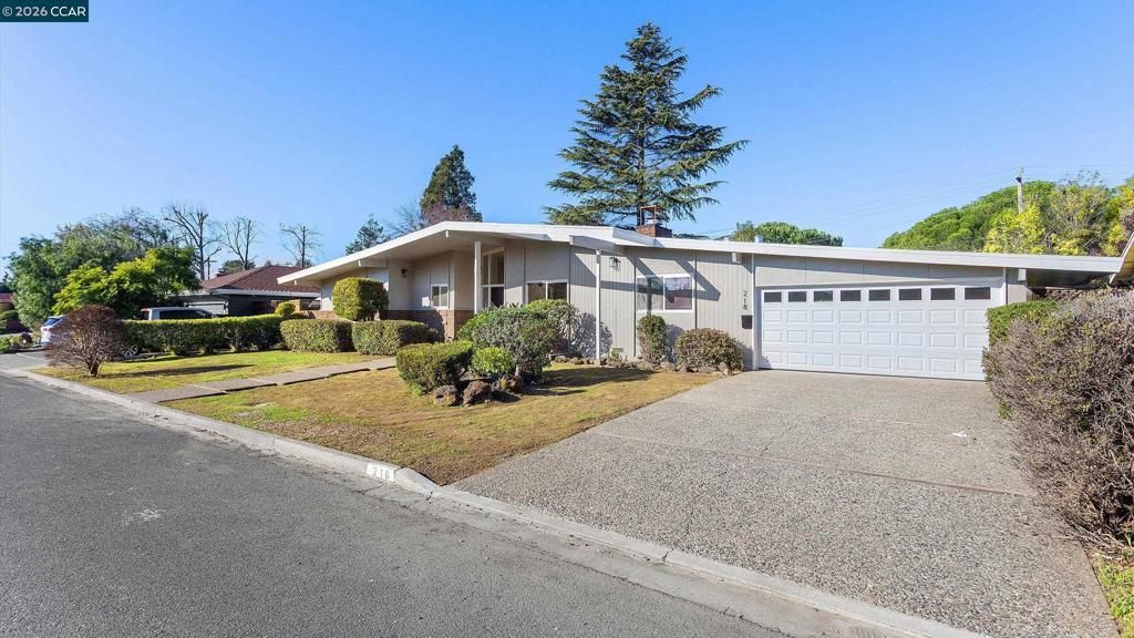 Photo of 218 Franciscan Dr Dr, Vallejo, CA 94589 (MLS # 41121036)