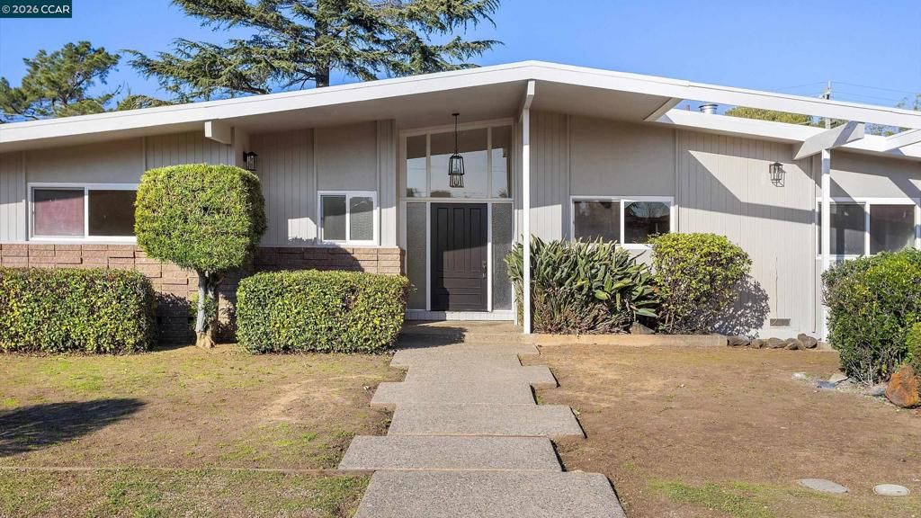 Photo of 218 Franciscan Dr Dr, Vallejo, CA 94589 (MLS # 41121036)