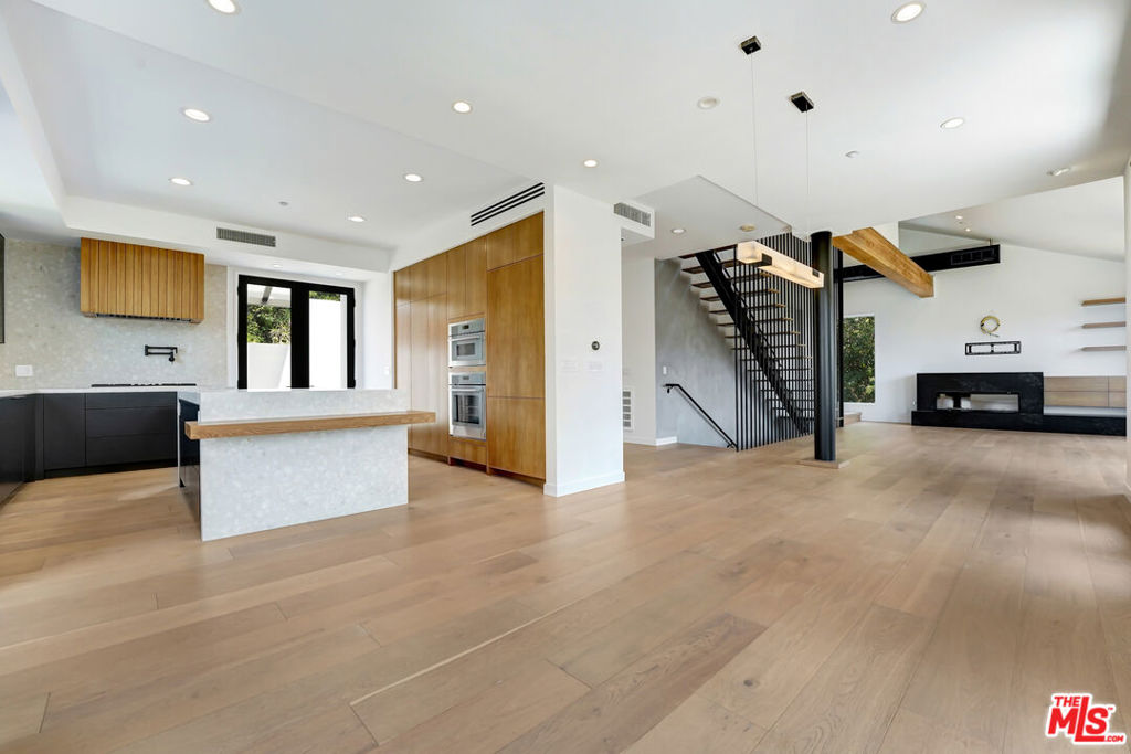 3761 Glenridge Drive