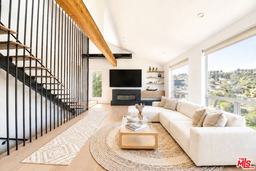 Photo of 3761 Glenridge Drive, Sherman Oaks, CA 91423 (MLS # 26668477)