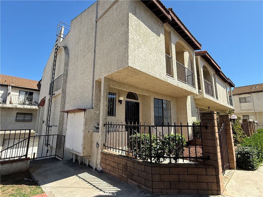 End unit with prime location in Monterey Park. Short distance to the market, bank, quick access to the I-10 Frwy. The condo features 3 bedrooms and 2.5 bathrooms with 1307sqft. Private front yard, living room with fireplace, all bedrooms on the top floor, master suite with high ceiling. laundry room next to the kitchen. An additional storage room is next to the garage. **Low HOA, includes Water, Trash, Master Insurance** Sold As-is.