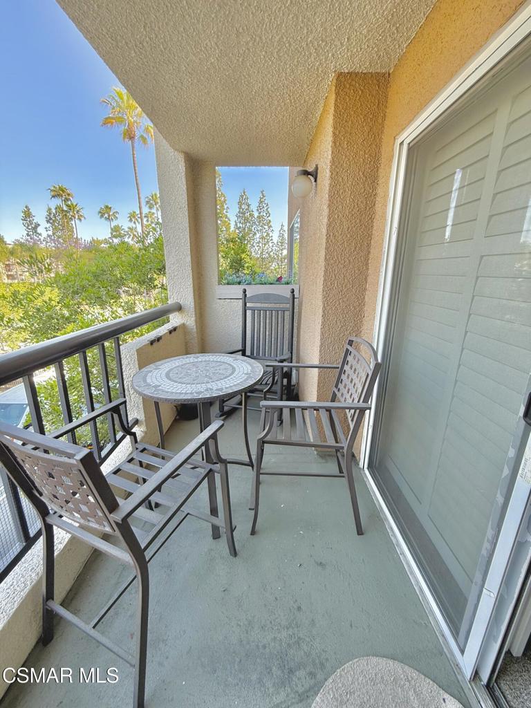 5565 Canoga Avenue 205