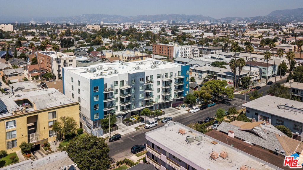 Photo of 105 S Mariposa Avenue #202, Los Angeles, CA 90004 (MLS # 26668797)