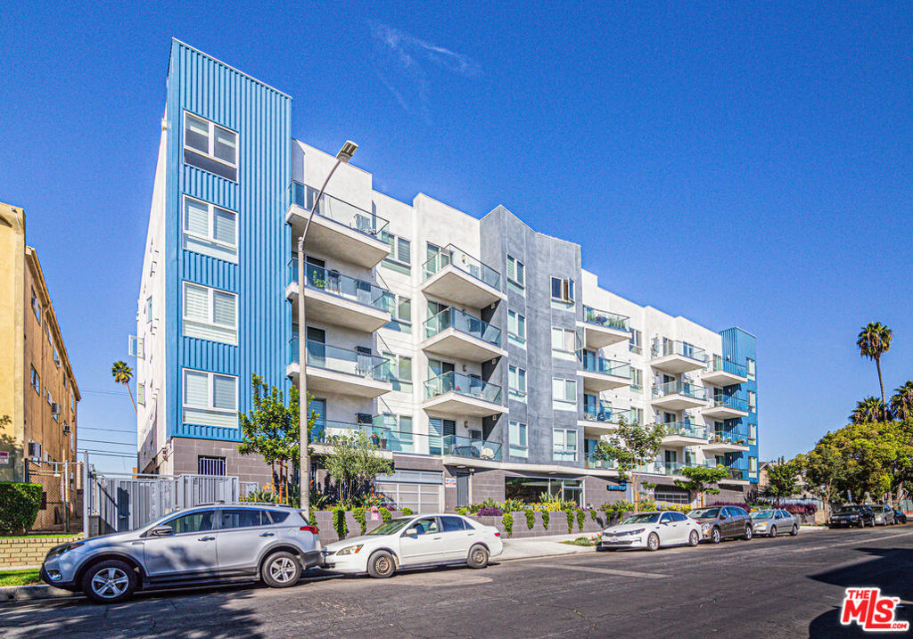 105 S Mariposa Avenue 202