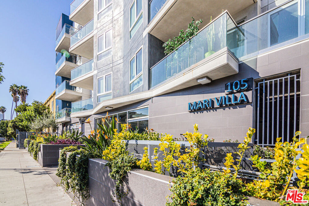 105 S Mariposa Avenue 202