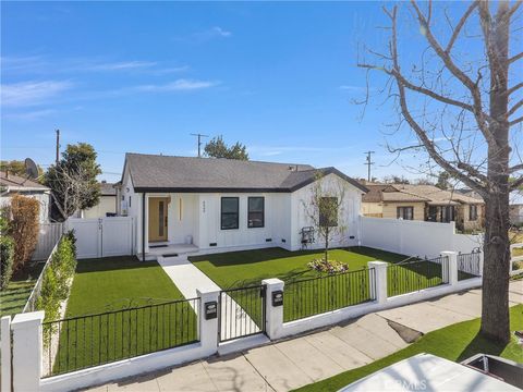 Photo of 6900 Corbin Avenue, Reseda, CA 91335 (MLS # SR26132557)