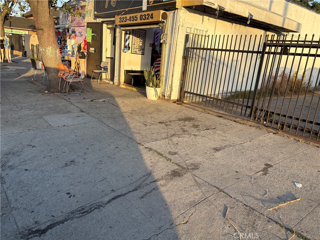 618 W Florence