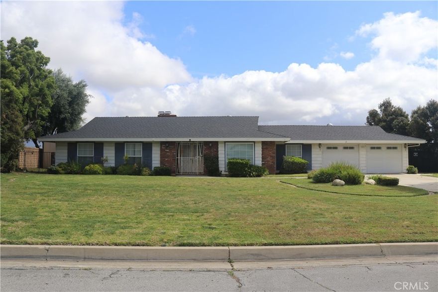 *POOL HOME, POOL HOME*

Tastefully renovated pool home for lease in the well established area of North Rialto.  Home features over 2,000 square feet of living space with 4 bedrooms and 2 bathrooms.  This property is an entertainer's dream as the lot is over 13,000 square feet!  Very large front AND back yards with room on both sides of the property.  Can you say heaven? Come and appreciate the uniqueness of this house as no two homes are alike on the block.  Holidays are fast approaching so be the first to savor the joys of what this North Rialto home has to offer. Warm up in the jacuzzi as you set your sights on those amazing mountain views.  Plenty of shops and nearby restaurants are within minutes of this home.  Pets may be allowed, upon landlord's approval.